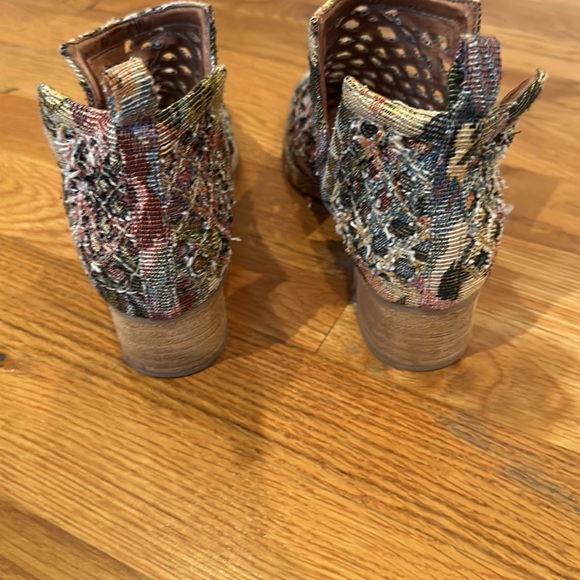 Jeffrey Campbell booties size 5 - Picture 3 of 3